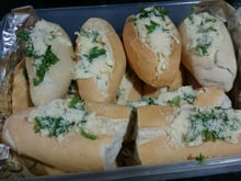 Maionese de alho da Thatá para pão de churrasco