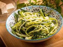 Chega de fazer abobrinha refogada e simples: essas 3 receitas do TudoGostoso vão deixar o vegetal muito mais gostoso