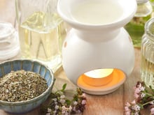 Orégano com cera de vela: descubra como essa combinação pode trazer benefícios surpreendentes para sua casa