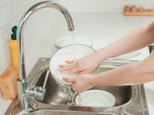 5 truques que vão te ajudar a lavar a louça em menos tempo, com menos esforço, mais rapidez e facilidade