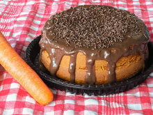 Pouca gente sabe, mas esse é o erro mais comum na hora de fazer bolo de cenoura que faz ele solar