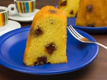 Bolo de fubá com goiabada que não afunda? Aprenda a receita e o truque simples para o doce ficar divino!