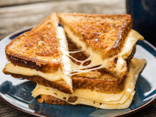 Você ainda usa frigideira para fazer queijo quente? Que bonitinho