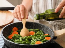 Pesquisa inédita aponta que simples mudança no azeite da cozinha pode preservar memória e foco