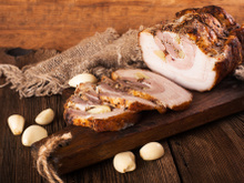Pernil recheado com calabresa marinado na cerveja
