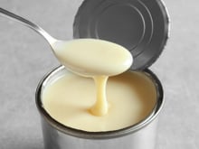 Como guardar leite condensado aberto? Pode congelar? Descubra tudo aqui no TudoGostoso!