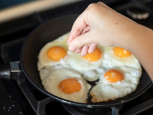O que acontece se você comer 1000 ovos em um mês? Esse fisiculturista testou e os resultados foram surpreendentes!