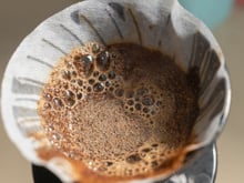 Por que colocar canela em pó antes de coar o café: depois que descobri os benefícios só faço desse jeito