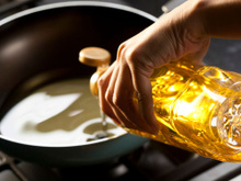 Não é só o azeite: preço do óleo de cozinha dispara nos mercados e aqui estão as 5 dicas de como economizar não pesar o orçamento