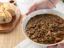 O truque simples com vinagre para cozinhar lentilha sem desmanchar e deixar o prato mais saboroso só o TudoGostoso te ensina