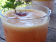 Suco de acerola com hortelã