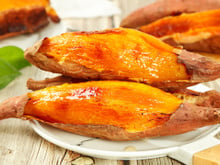 Técnica japonesa para cozinhar batata-doce: ela fica amanteigada, desmanchando e sabor fica tão doce que lembra mel