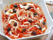 Salada de atum, tomate e ovo: é uma receita tão simples que é quase vergonhoso dar quantidades, pois geralmente é feita a olho nu em cada casa