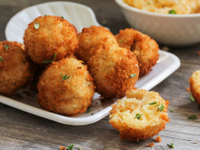 Bolinha de macarrão com queijo: confira a receita deliciosa