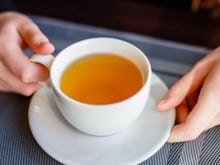 Alivia a tosse e a dor de garganta rapidamente: 6 chás para fazer no inverno que amenizam os sintomas da gripe de forma natural