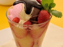 Espuma de manga com morango