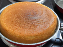 Sem micro-ondas, air fryer ou forno: aprenda a fazer um bolo esponja de frigideira fofinho e delicioso