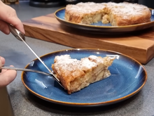 Essa é a melhor e mais fácil torta de maçã que já fiz e comi na vida: receita de sobremesa rápida de fazer, nem precisa bater a massa!