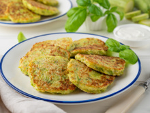 Esta receita com abobrinha, ovos e queijo é um jantar tão delicioso quanto fácil que até as crianças vão devorar