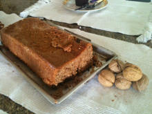 Bolo saudável com nozes e mel