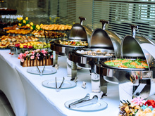 Evite problemas na viagem e fuja desses 4 alimentos quando comer no hotel (alerta de nutricionista!)