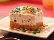 Torta de biscoito e doce de leite com sorvete de flocos