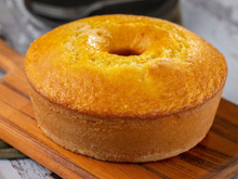 Não tem quem resista a uma fatia desse bolo de fubá que minha avó prepara