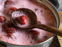 Por que é importante retirar a espuma ao fazer geleia?