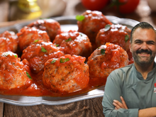 Domenico Tolomeo, um chef, é fiel à receita de almôndegas da sua avó: "O pão embebido em creme é muito importante porque deixa o interior macio e tenro."
