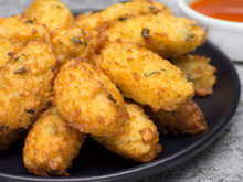 Reaproveitar o arroz nunca foi tão gostoso: prepare bolinhos sequinhos e crocantes na air fryer