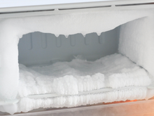 O truque do papel alumínio que faz seu freezer descongelar em minutos