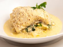 Os chefs bascos concordam: o melhor molho de peixe não é engrossado com creme de leite ou farinha, o segredo é mexê-lo bem