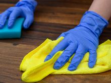 Nunca, em hipótese alguma, limpe óleo que caiu no chão sem ler essas dicas primeiro