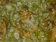 Frango à mineira (frango com quiabo)