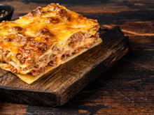 Lasanha de carne e queijo: receita caseira que fica ainda mais saborosa se feita no dia anterior