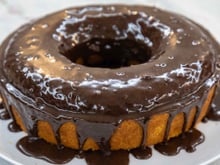 Bolo de cenoura fofinho sem batedeira que não sola e sem erro