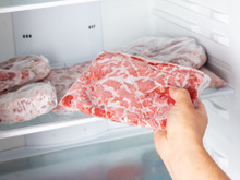 É assim que eu adianto as refeições da semana toda em poucos minutos: tem carne moída, isca de carne, costela e peito de frango