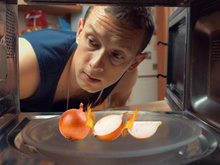 Por que cebolas soltam faíscas quando vão para o micro-ondas?