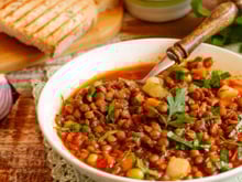 Por que adicionar vinagre na panela ao cozinhar lentilhas e qual a sua função?