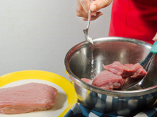 Bicarbonato de sódio ajuda amaciar a carne? Saiba como deixar seus bifes suculentos com dica simples e econômica