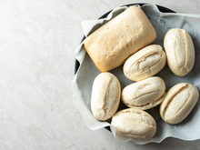 Comer pão congelado e descongelado pode ser um problema: entenda motivos e aprenda como armazenar o alimento de forma segura