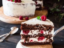 Bolo gelado de frutas vermelhas