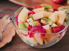 Não gosta de beber água? Veja dicas e receitas para se manter hidratado no verão com frutas e legumes