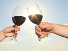 Não abre mão de beber vinho nem no calor? Então anote quais são os melhores tipos para essa época do ano