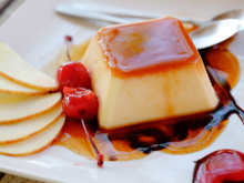 Essa sobremesa incrível só tem três ingredientes, é rápida de fazer e não precisa de farinha nem de forno