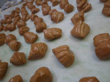 Balas de chocolate com mel