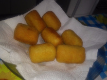 Enroladinho de salsicha frito simples