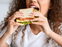 Você não tem mais desculpas para pular o café: confira 5 opções rápidas e saudáveis para montar um cardápio matinal de respeito