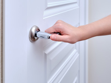 Sua vida está em perigo: veja por que você precisa fechar a porta do seu quarto antes de dormir, segundo especialistas em segurança