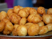Bolinho de mandioca crocante